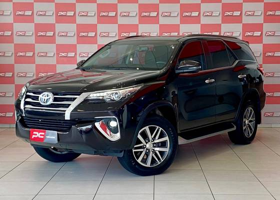 TOYOTA HILUX SW4 2.8 SRX 4X4 7 LUGARES 16V TURBO INTERCOOLER DIESEL 4P AUTOMÁTICO